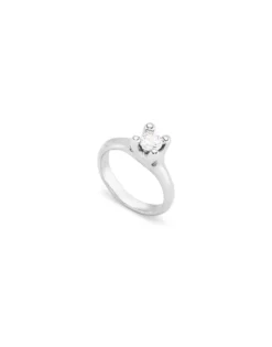 Ring with white zirconia