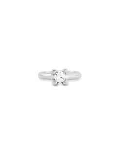Ring with white zirconia