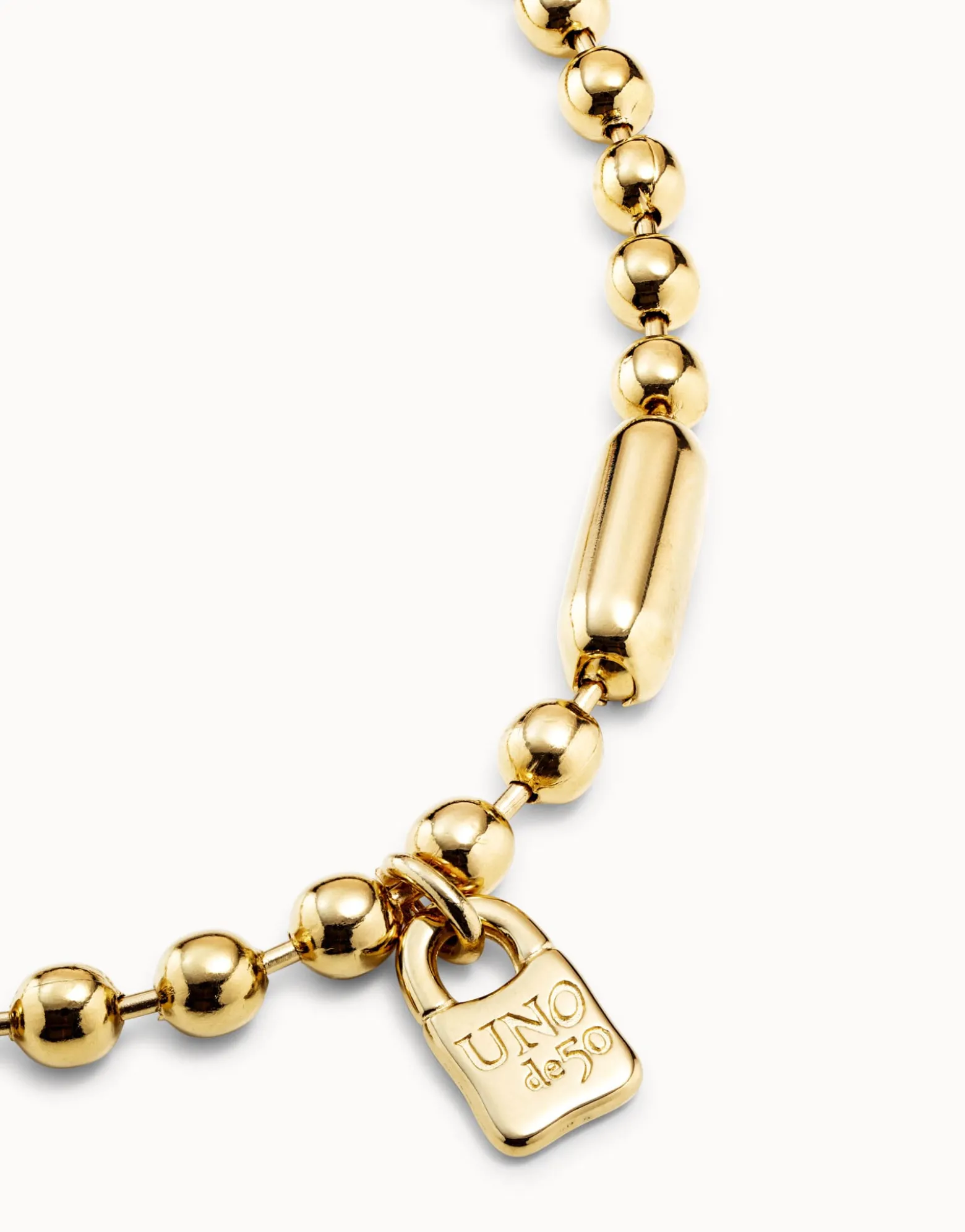 Short beaded necklace with padlock