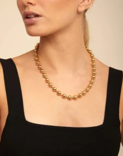 Short beaded necklace with padlock