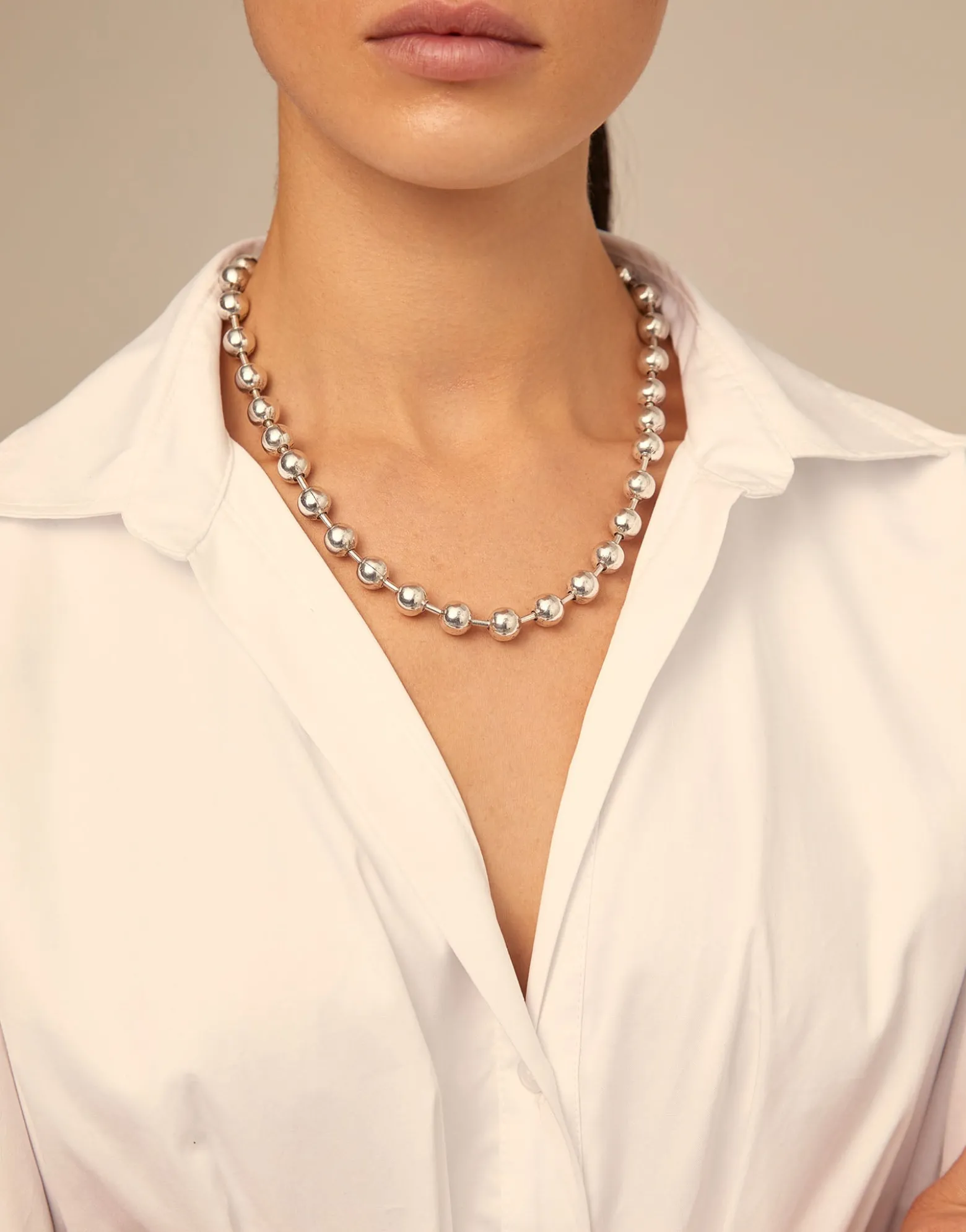 Short beaded necklace with padlock