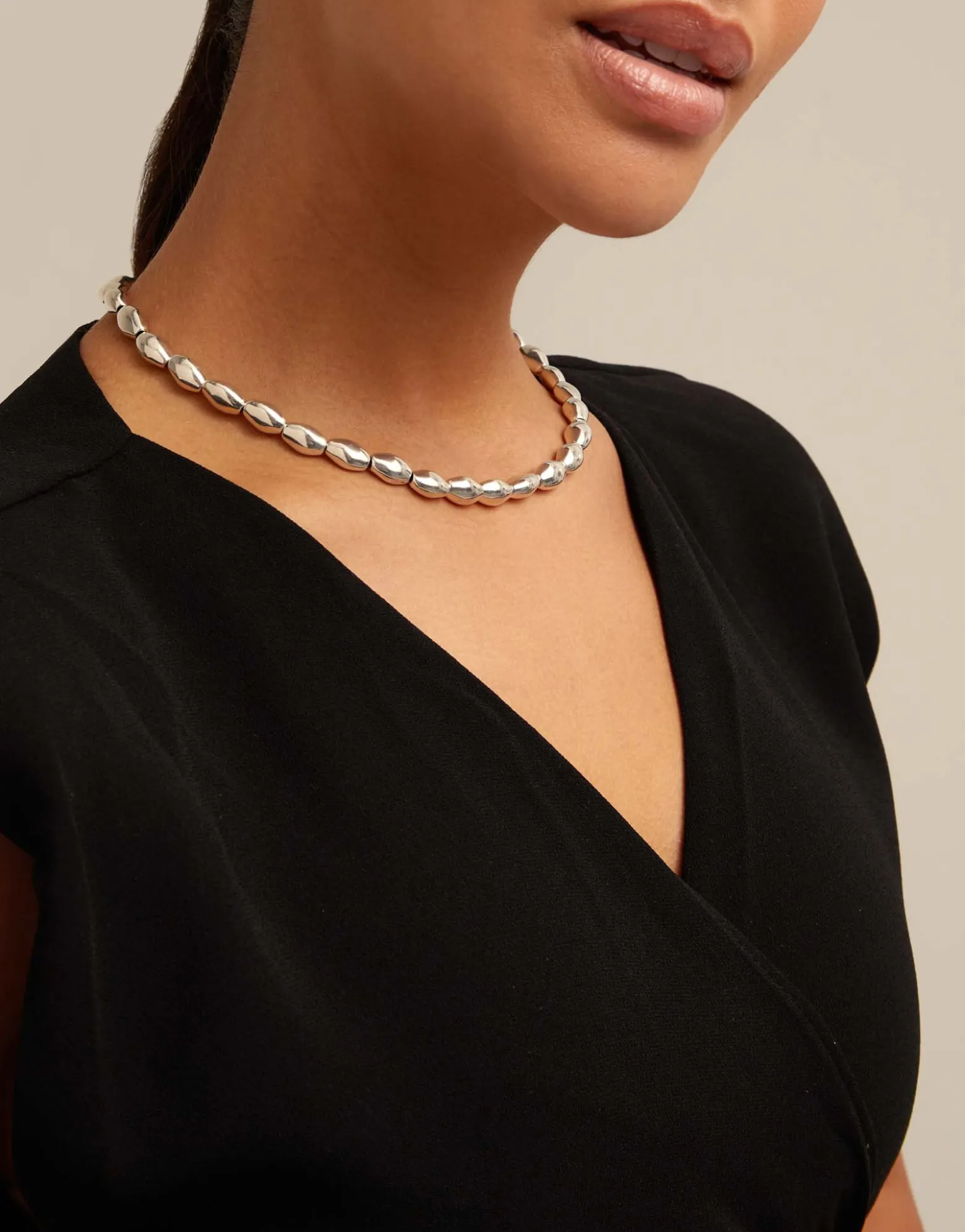 Short bead shape link necklace