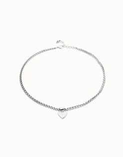 Short chain necklace with small heart detail