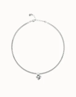 Short chain necklace with small heart detail
