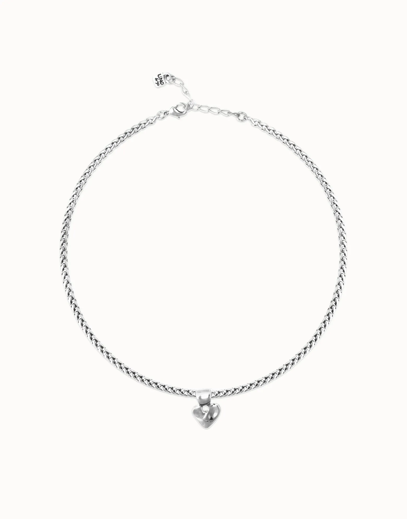 Short chain necklace with small heart detail