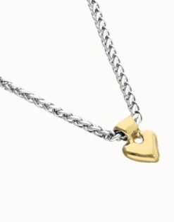 Short chain necklace with small heart detail