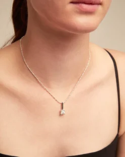 Short chain necklace with white cubic zirconia