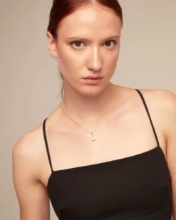 Short chain necklace with white cubic zirconia