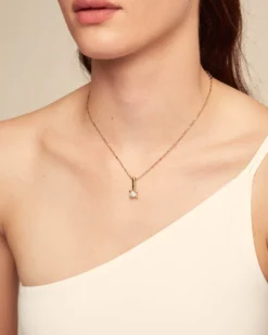 Short chain necklace with white cubic zirconia