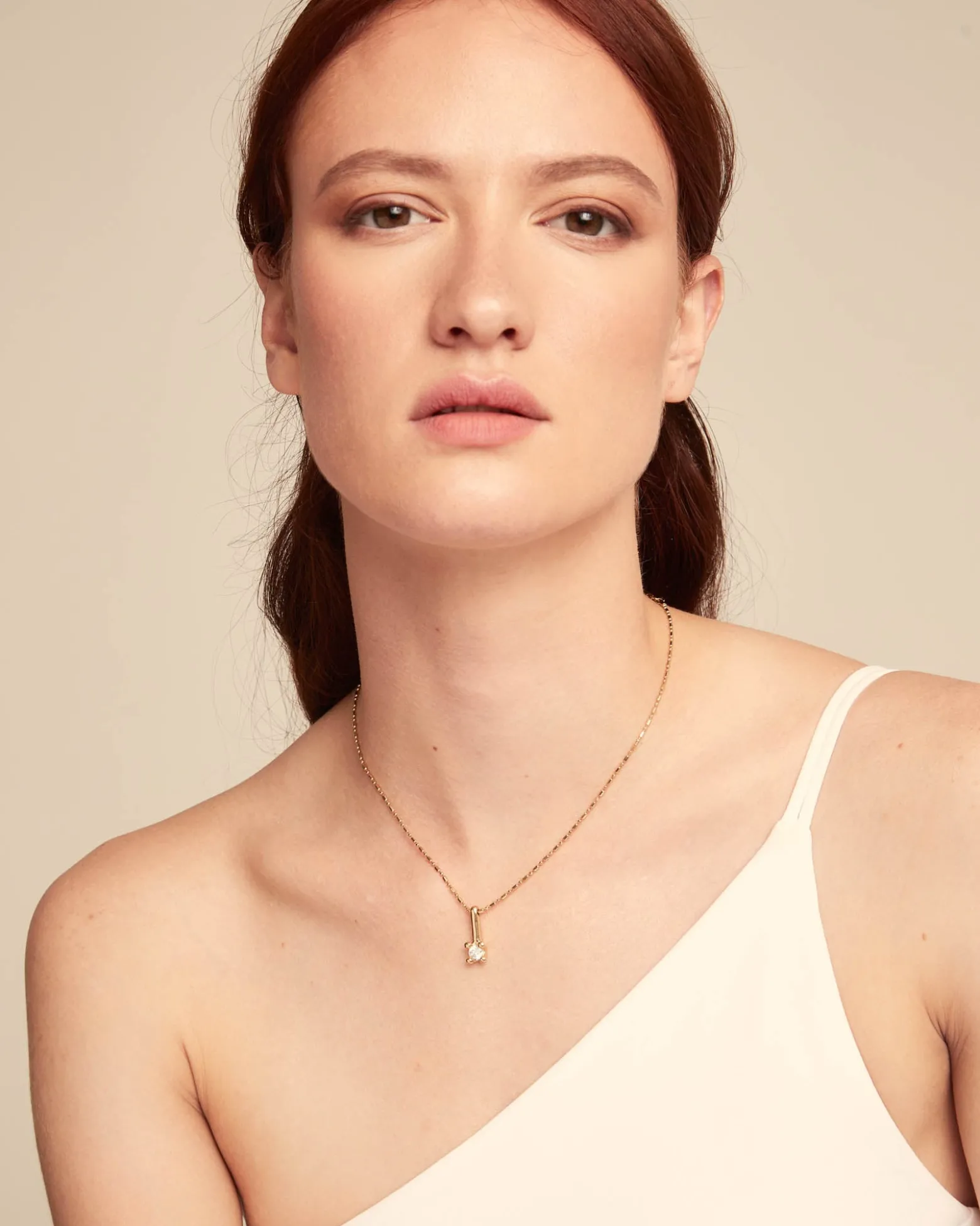 Short chain necklace with white cubic zirconia