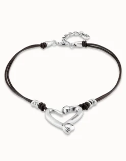 Short leather necklace with a heart