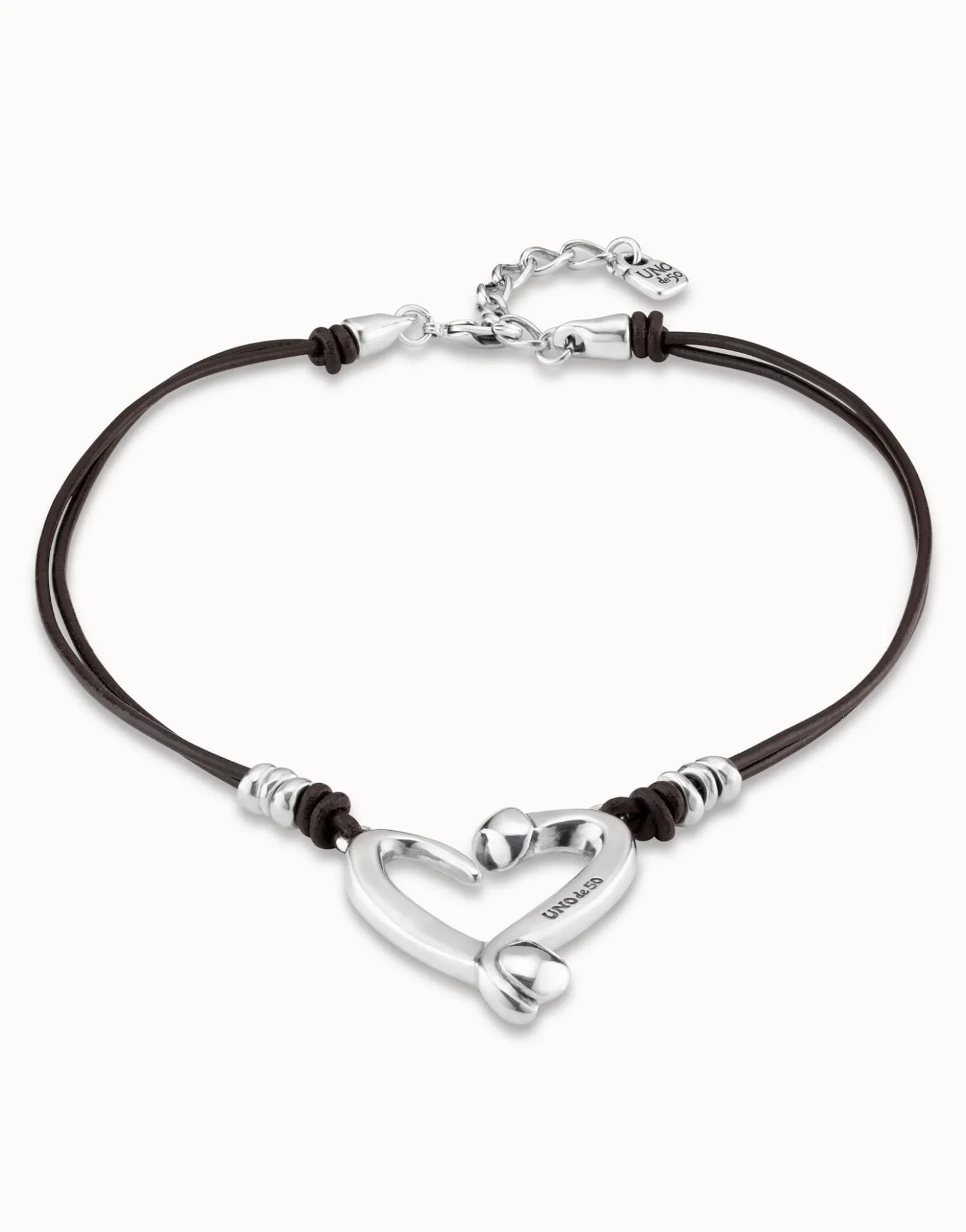 Short leather necklace with a heart
