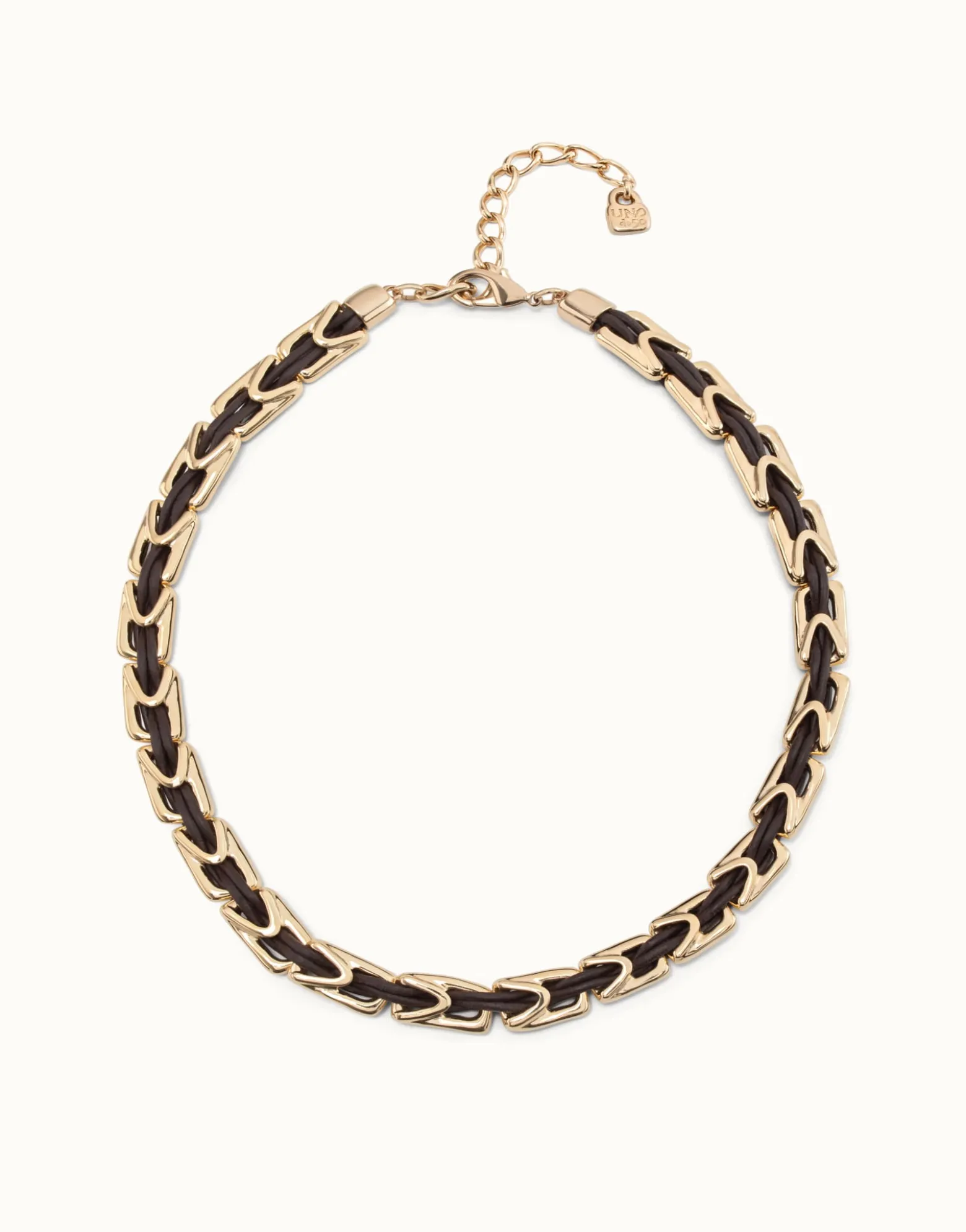 Short leather necklace with links