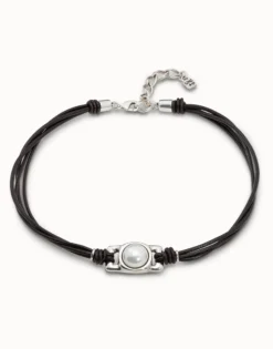 Short leather necklace with pearl