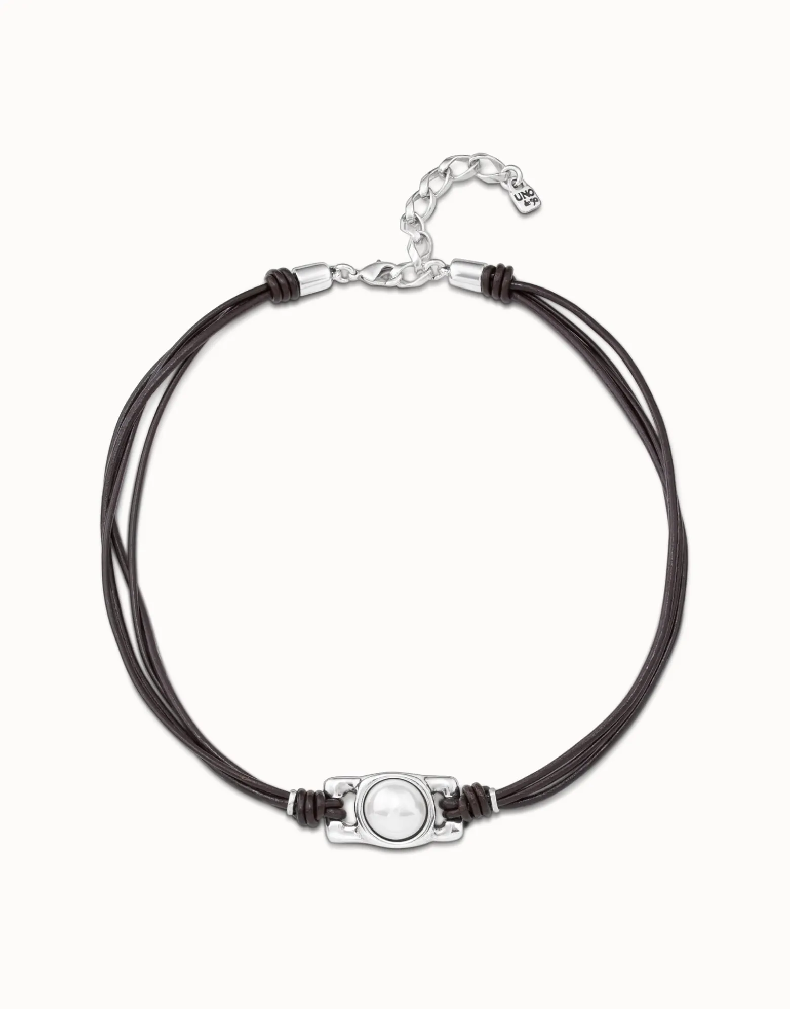 Short leather necklace with pearl