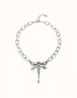 Short link chain necklace with dragonfly