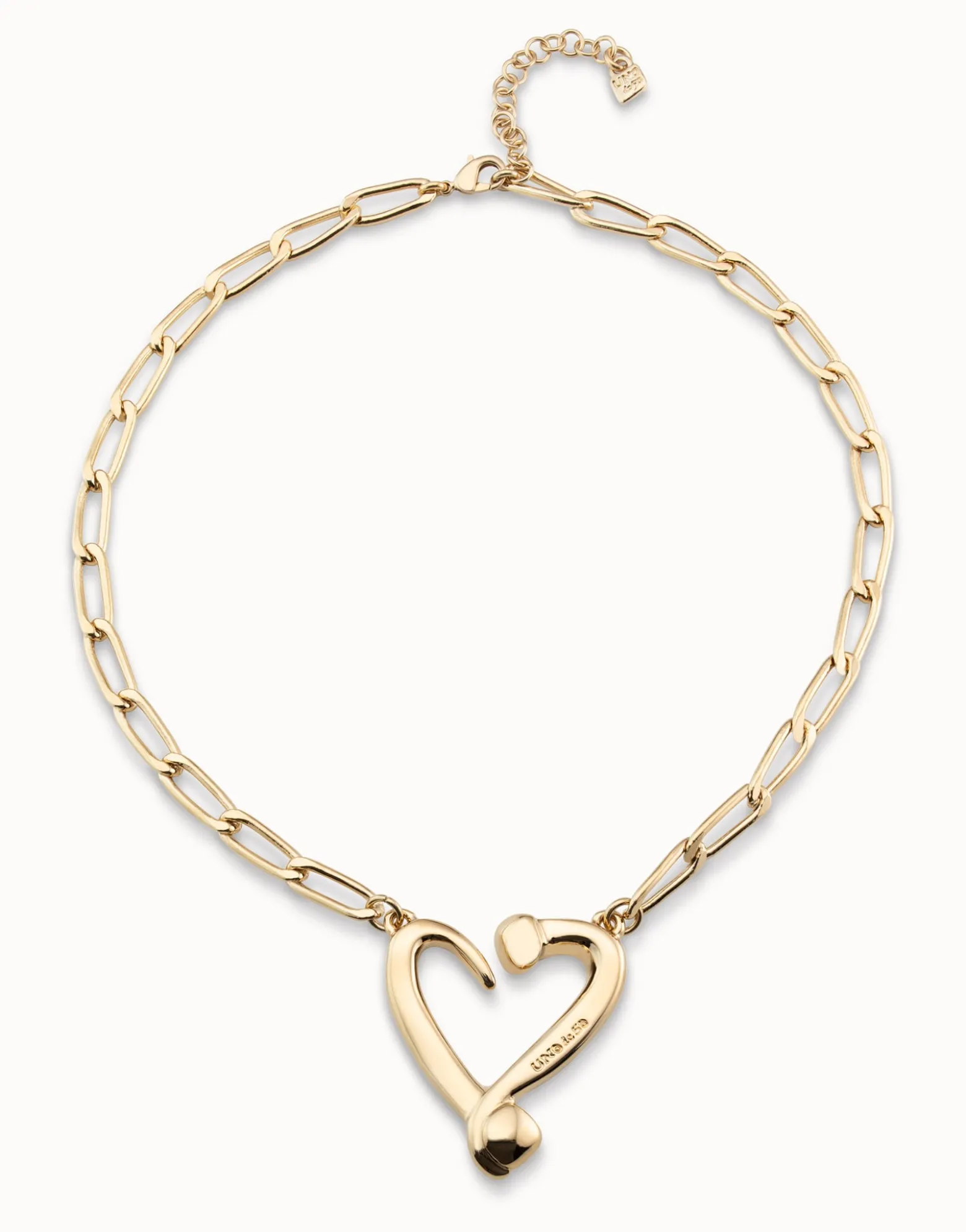 Short link chain pendant necklace with a heart