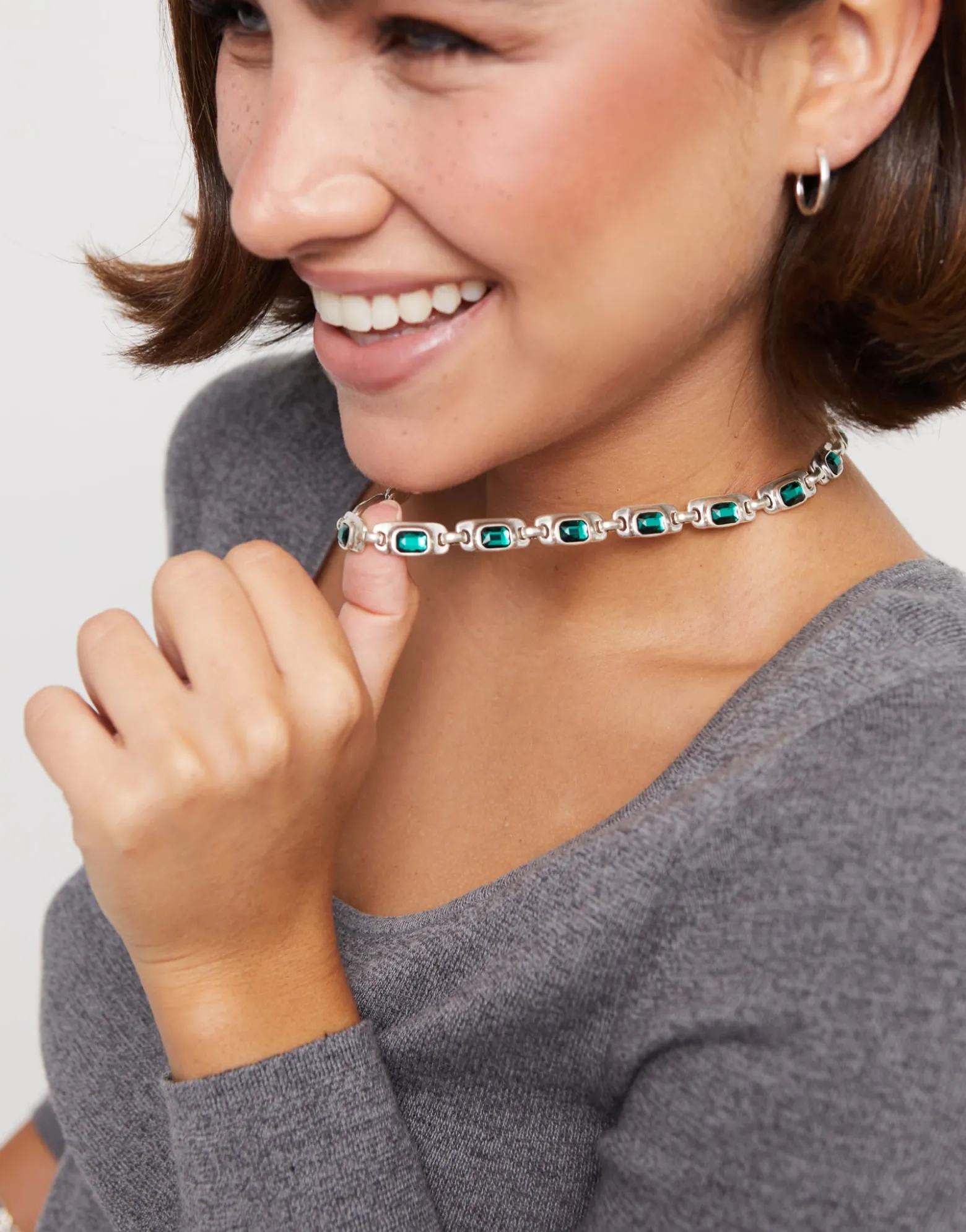 Short necklace with green crystals