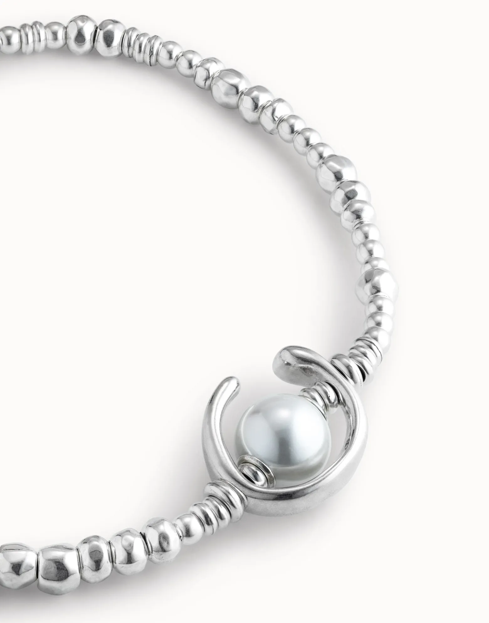 Short necklace with pearl
