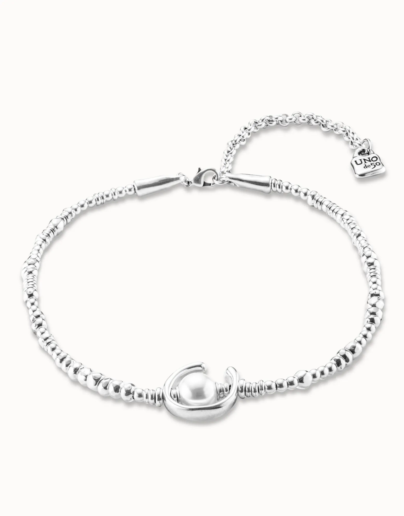 Short necklace with pearl
