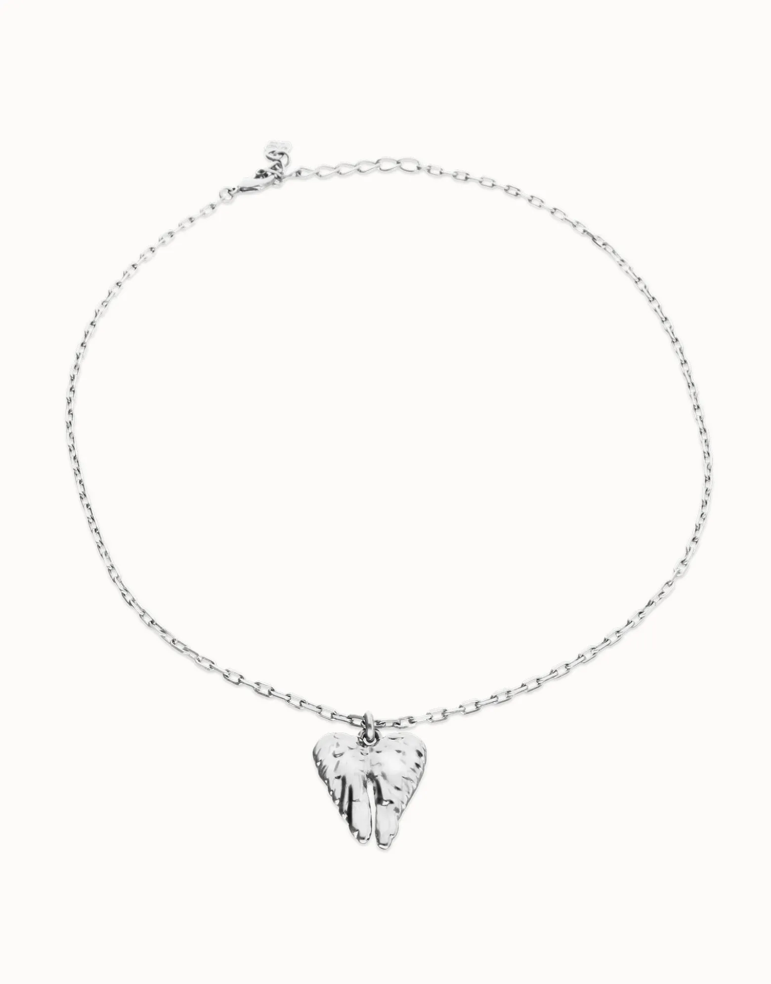 Short necklace with wing detail