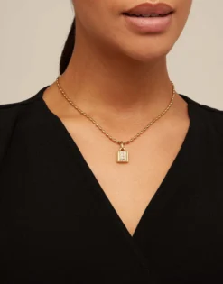 Short oval link chain necklace