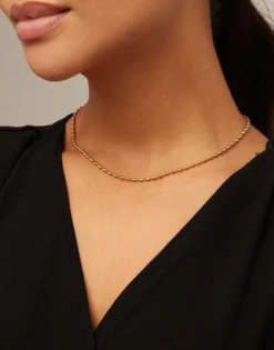 Short oval link chain necklace