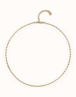 Short oval link chain necklace