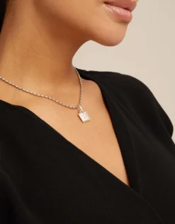 Short oval link chain necklace