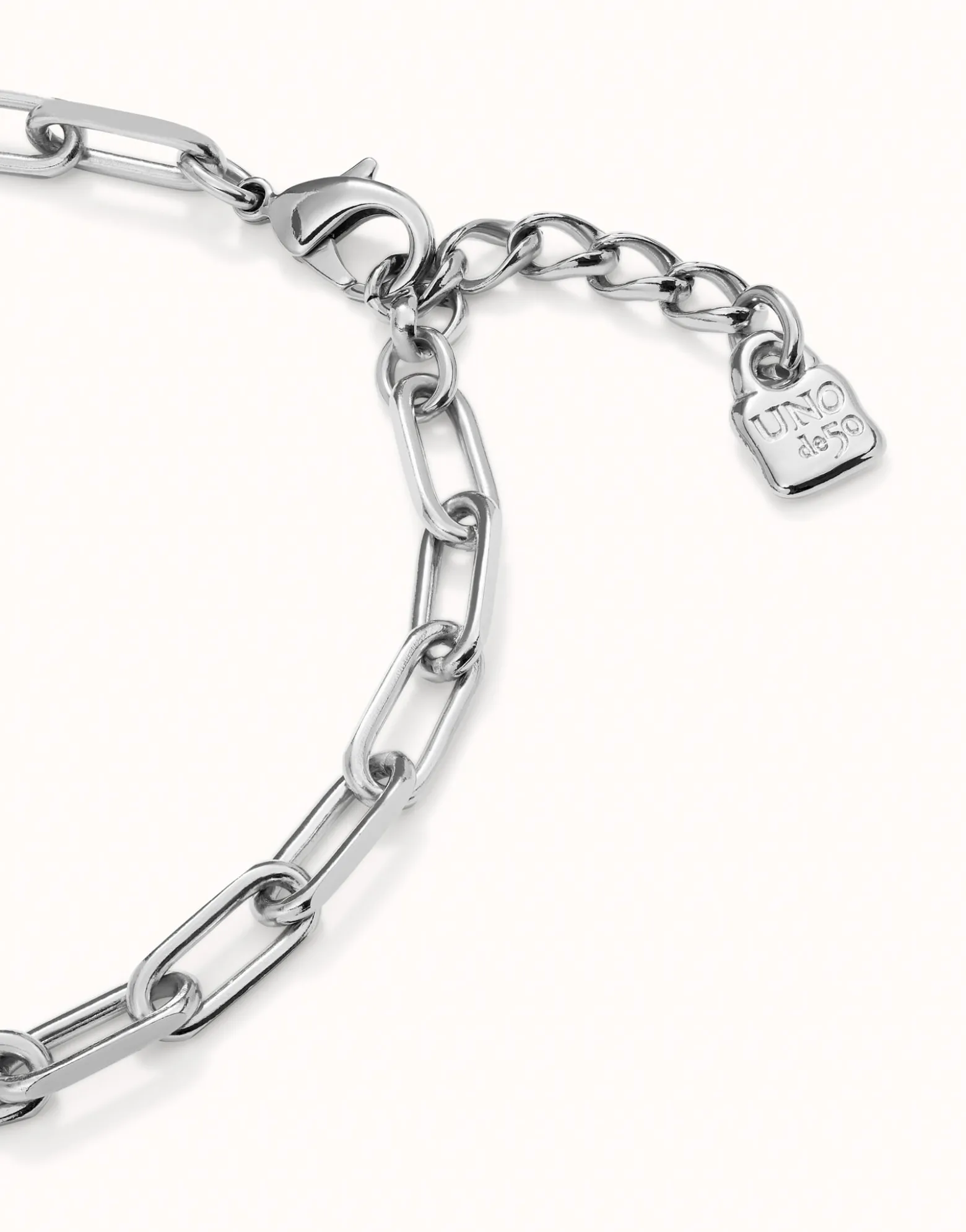 Short oval link chain necklace