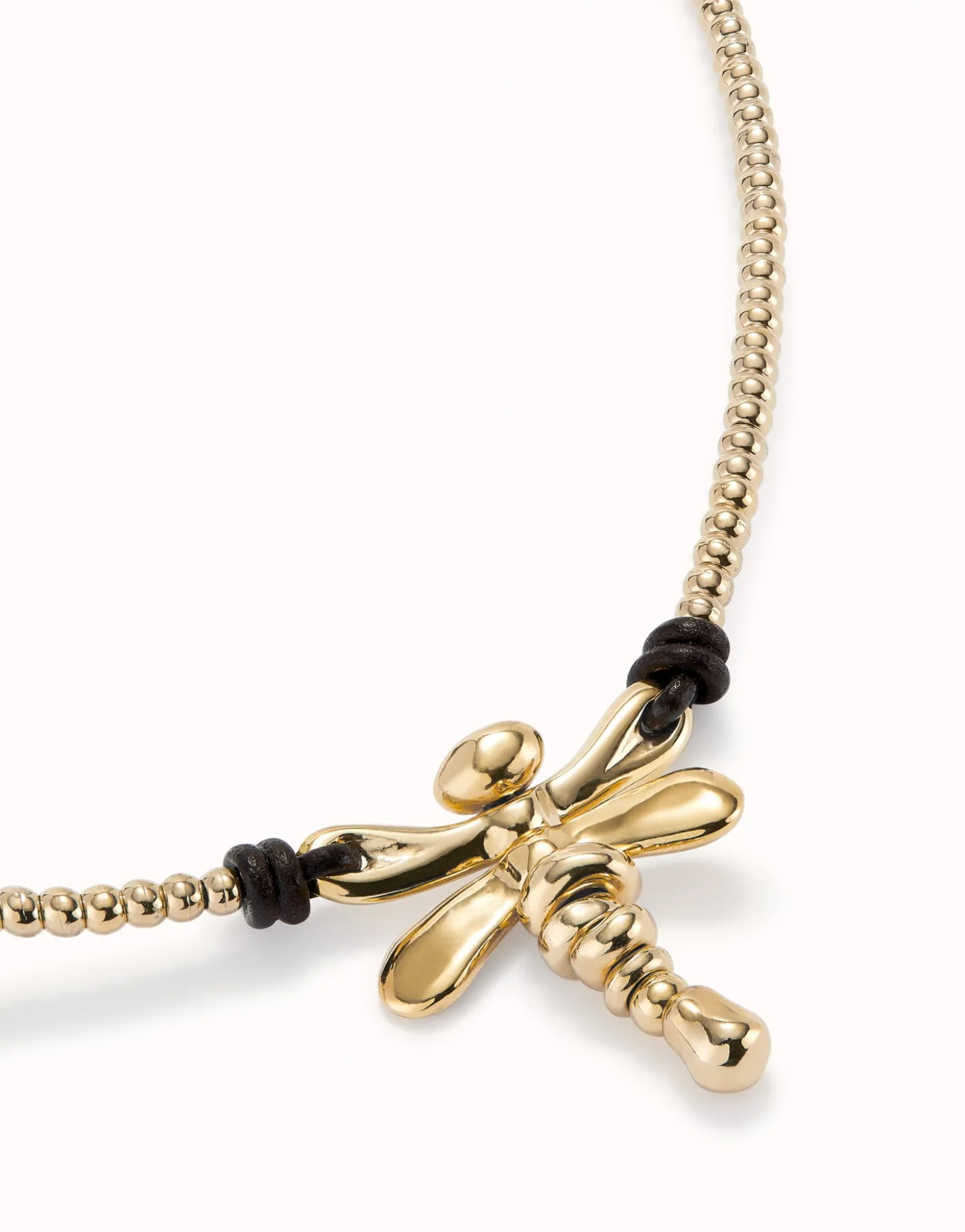 Short pendant necklace with dragonfly
