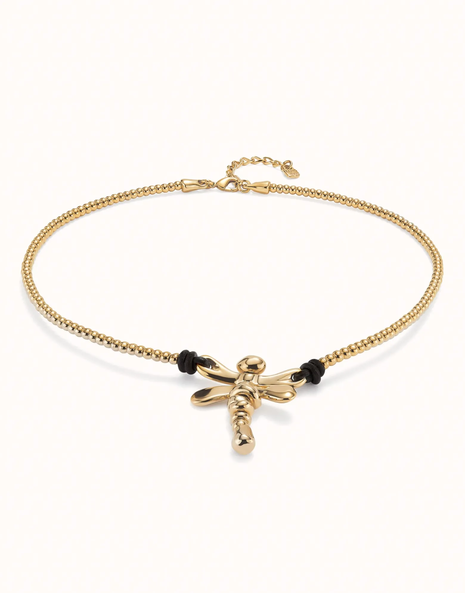 Short pendant necklace with dragonfly