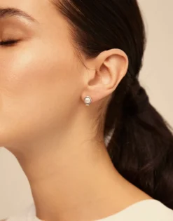 Single Stud Earring With Pearl