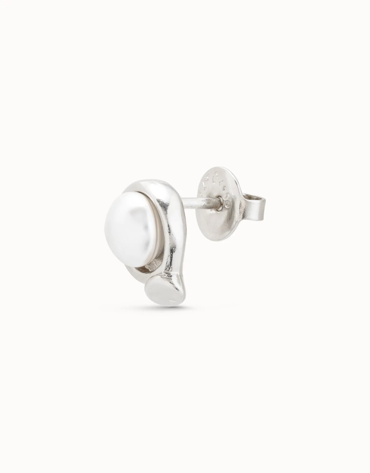 Single Stud Earring With Pearl