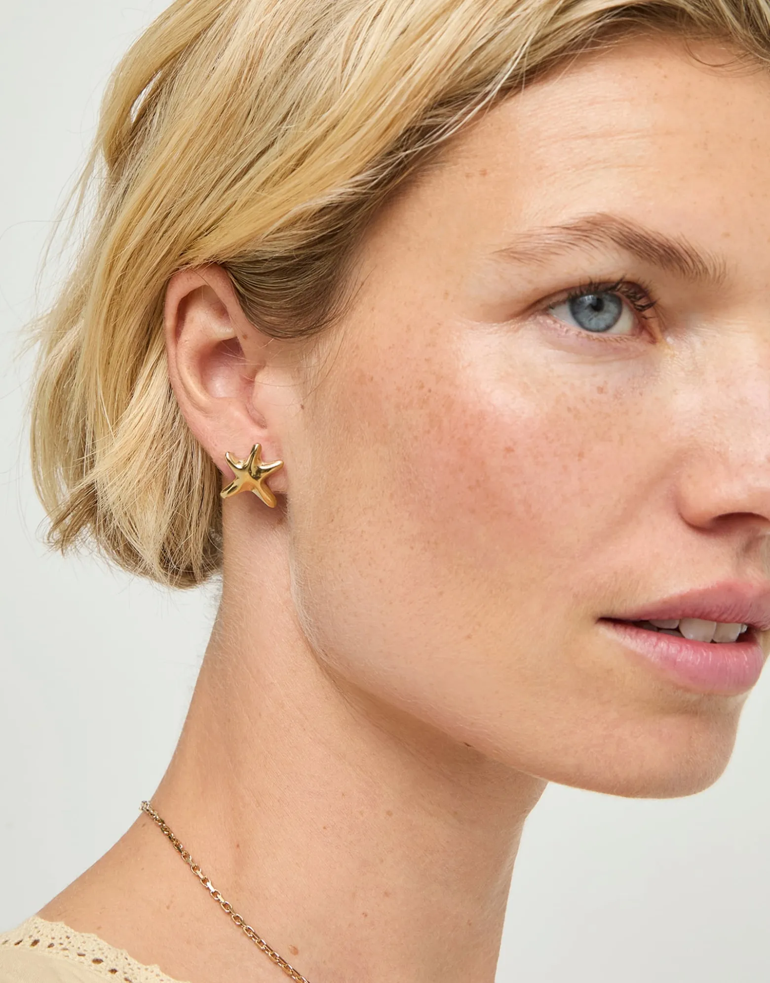 Small starfish earrings