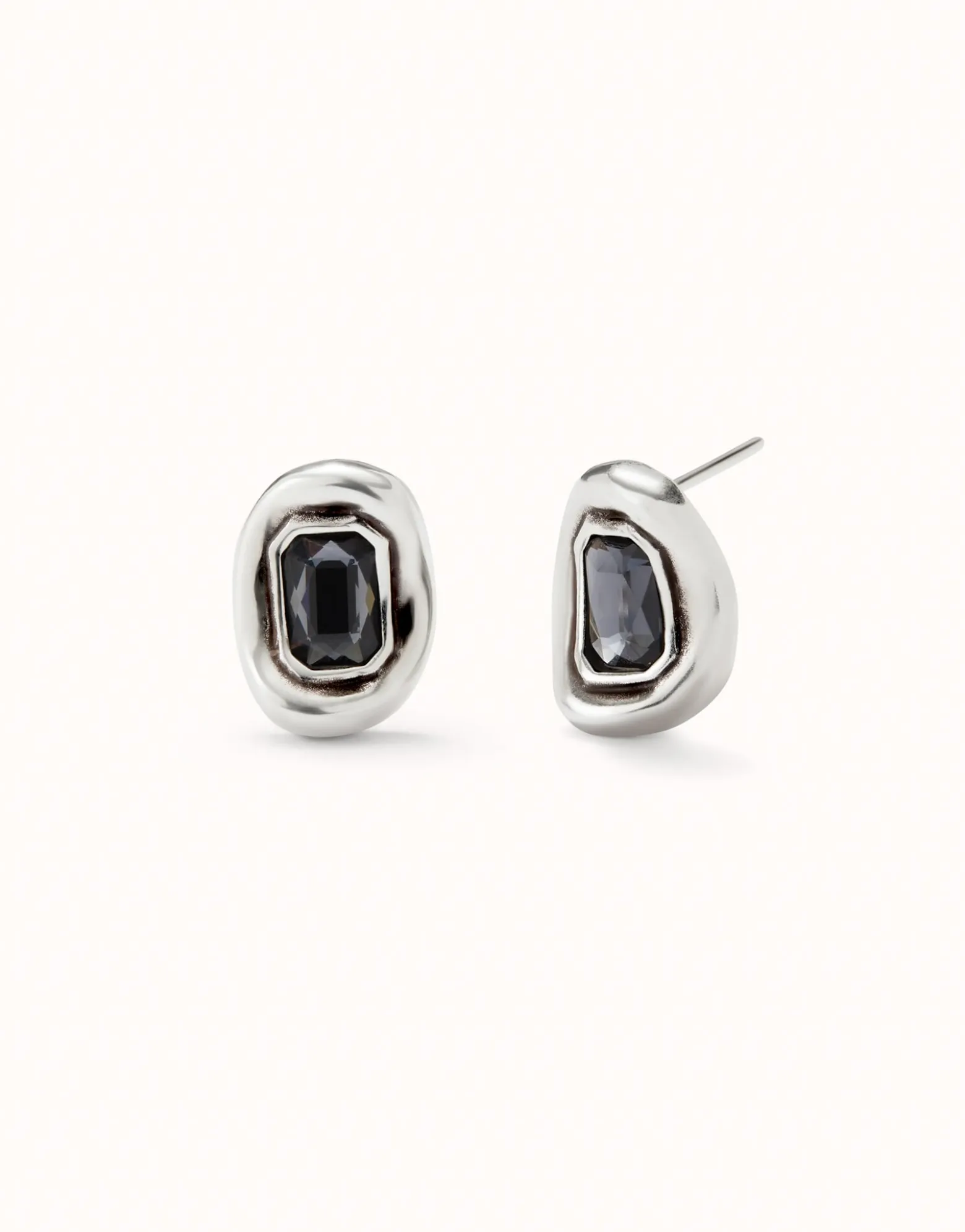 Stud earrings with grey faceted crystal