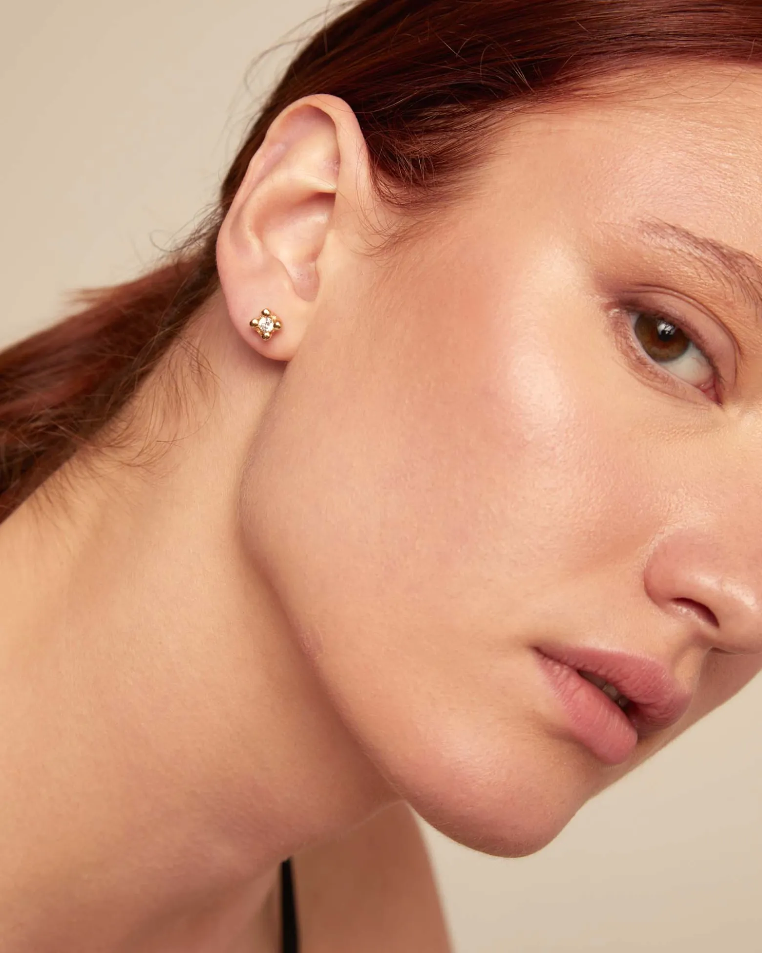Stud earrings with white cubic zirconia