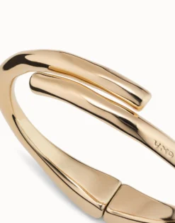 Tubular shaped bangle bracelet
