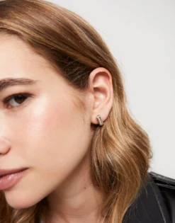 Tubular shape stud earrings